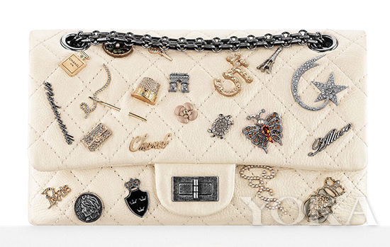 Chanel charm-Embellished 2.55 Reissue Flap Bag