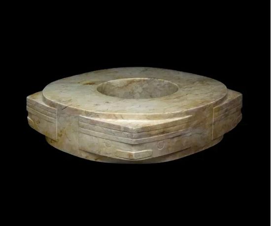 新石器时代良渚文化玉琮 约公元前2500年