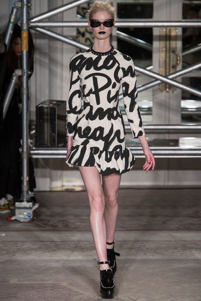 Moschino Cheap And Chic 2013ﶬŮbϵУؕrbܣDƬ