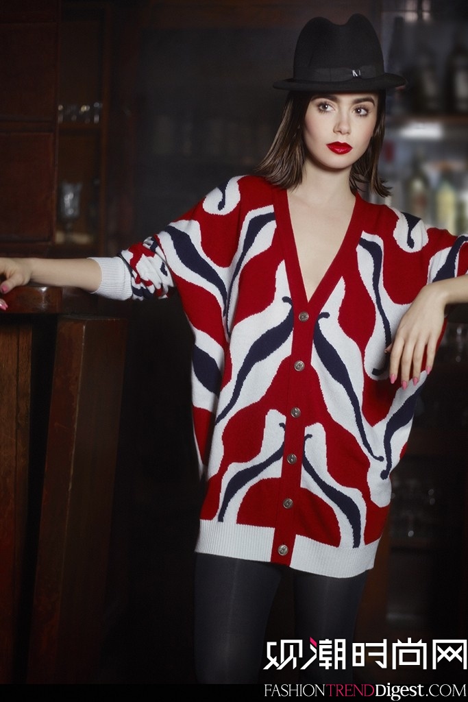 Lily CollinsBarrie KnitwearĔzƷ＾VDƬ