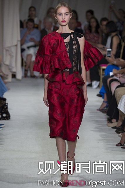 Oscar de la Renta 2016ŮbϵDƬ