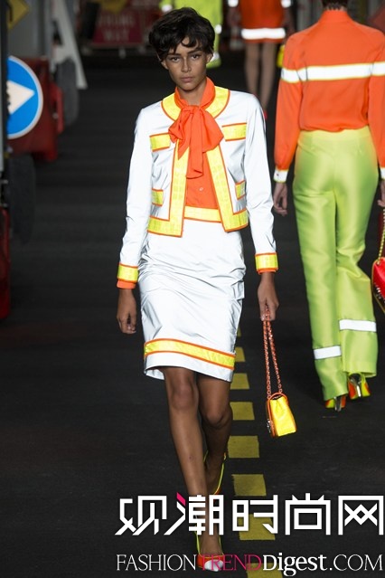 Moschino 2016ŮbϵDƬ