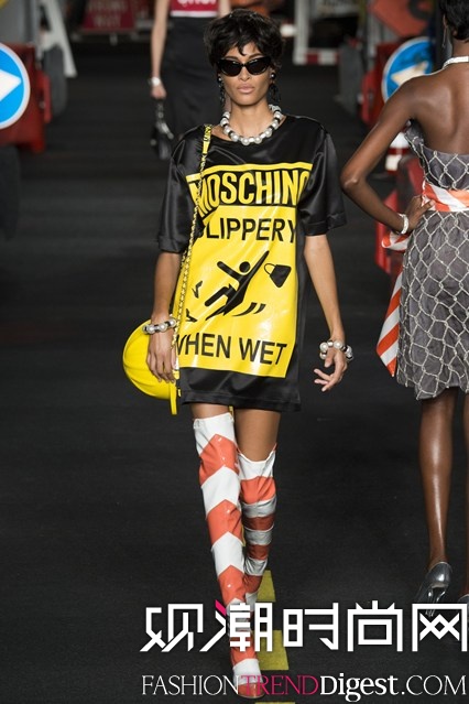 Moschino 2016ŮbϵDƬ