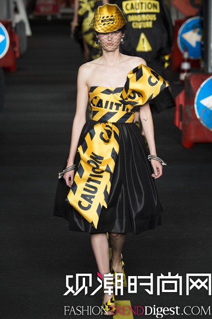 Moschino 2016ŮbϵDƬ