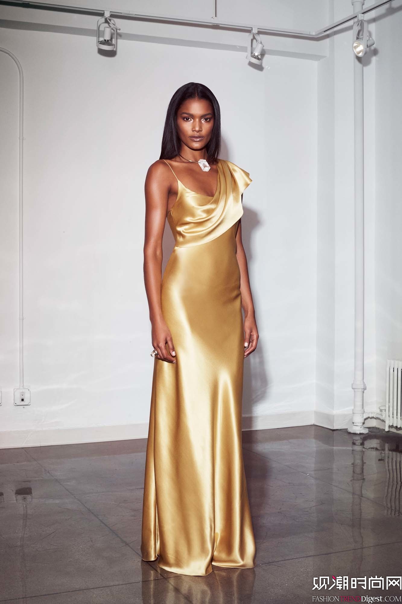 Cushnie et Ochs 2016LOOKBOOKDƬ