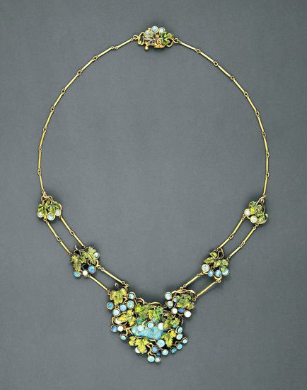 Louis Comfort Tiffany 1904 年作品，欧泊、黄金、珐琅材质