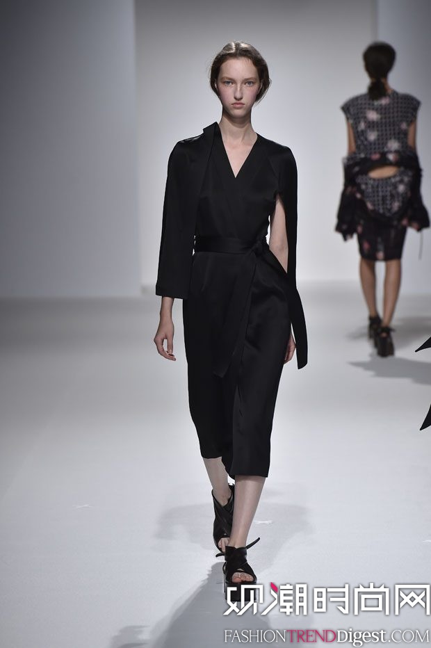 Chalayan 2017ϵаr(sh)bܸDƬ