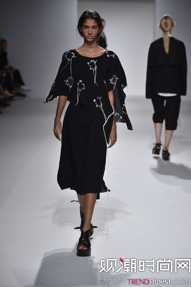 Chalayan 2017ϵаrbܸDƬ