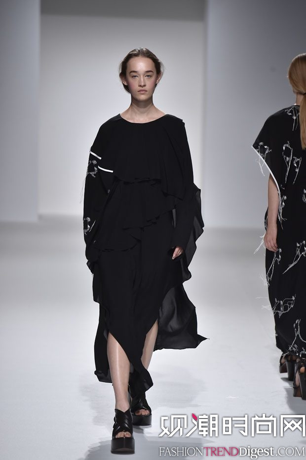 Chalayan 2017ϵаrbܸDƬ