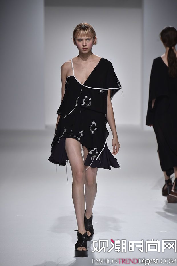 Chalayan 2017ϵаrbܸDƬ