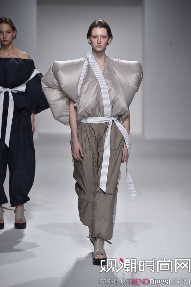 Chalayan 2017ϵаrbܸDƬ