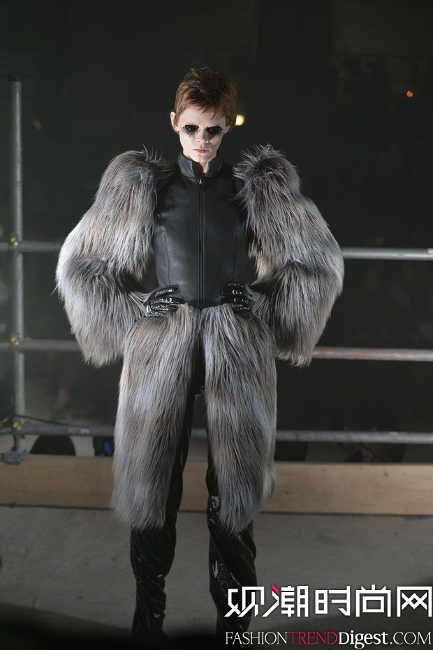 ׶ʱװ GARETH PUGH 2017ﶬϵ㳡ͼƬ