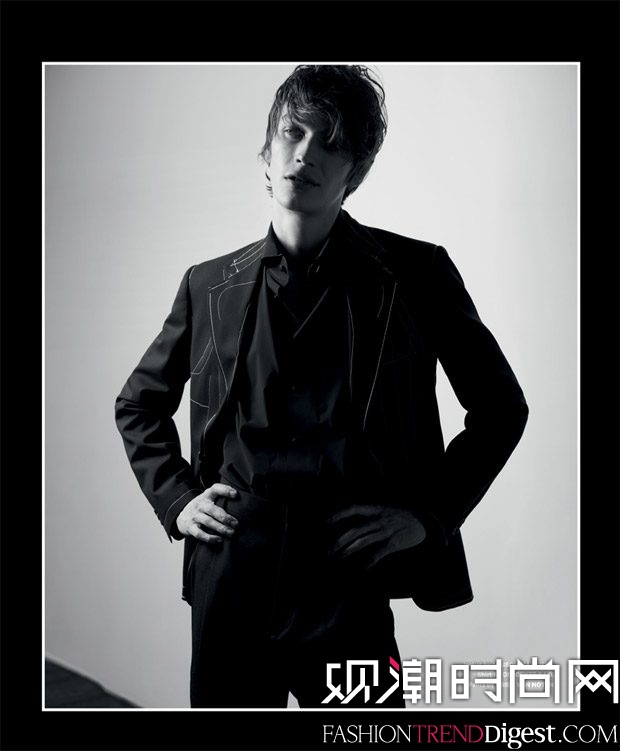 Lucas SatherleyϡEssential Homme2017ļs־(ni)(y)DƬ