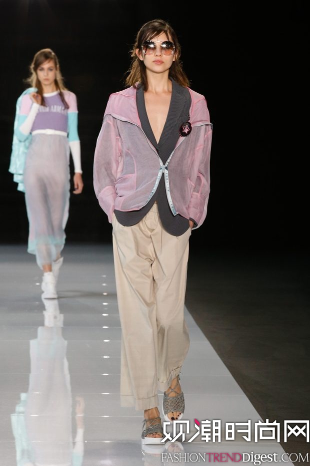 Emporio Armani 2018ϵDƬ