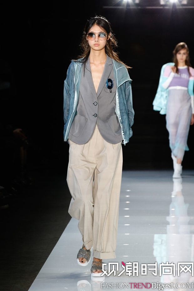 Emporio Armani 2018ϵDƬ