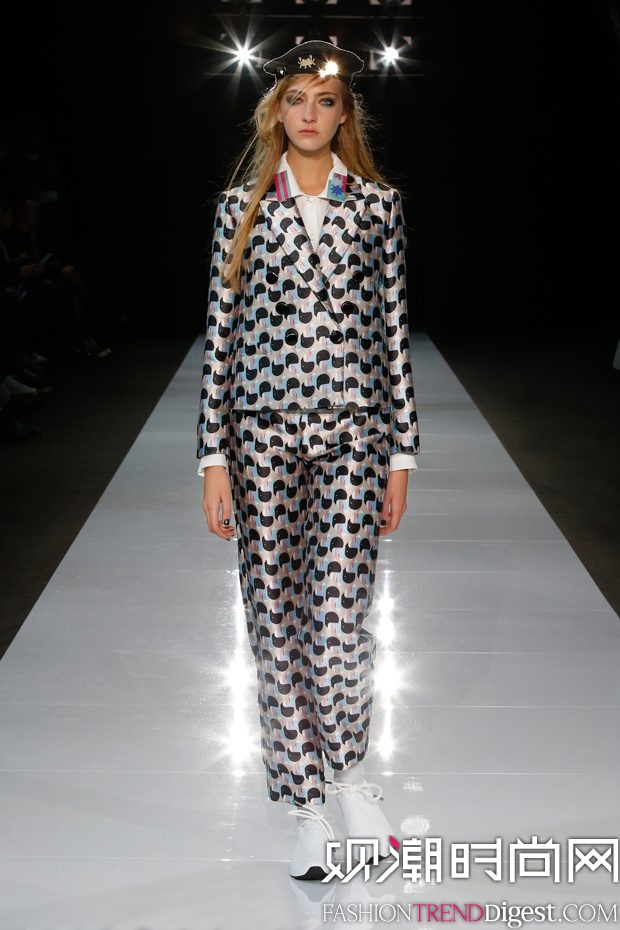 Emporio Armani 2018ϵDƬ