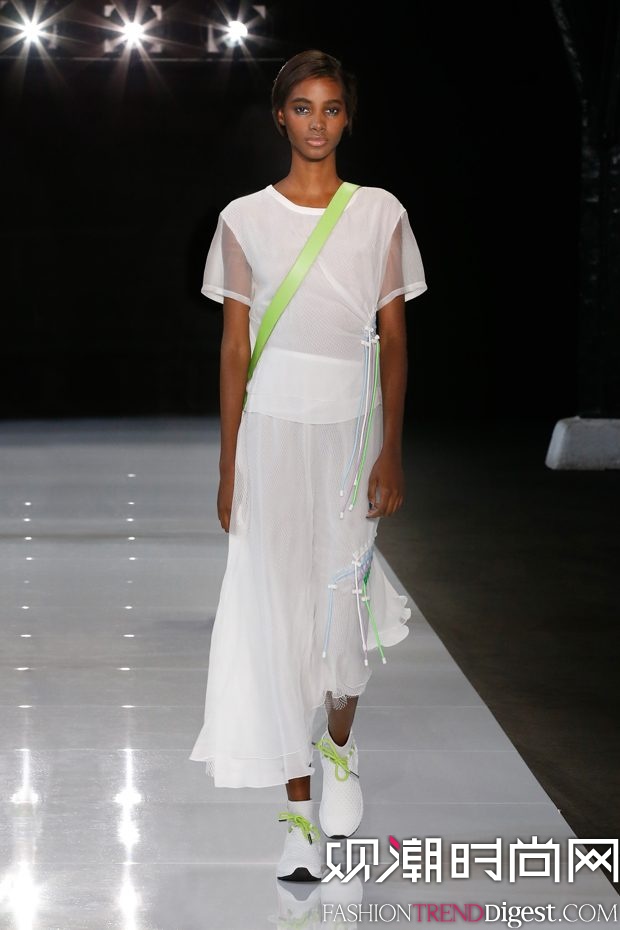 Emporio Armani 2018ϵDƬ