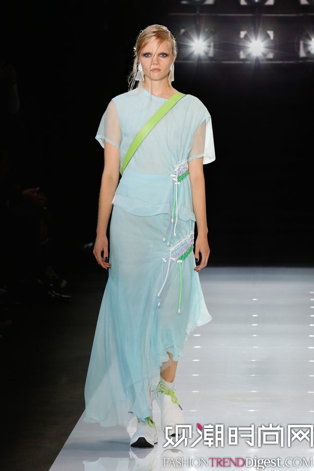 Emporio Armani 2018ϵDƬ