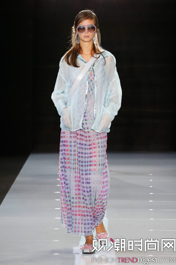 Emporio Armani 2018ϵDƬ