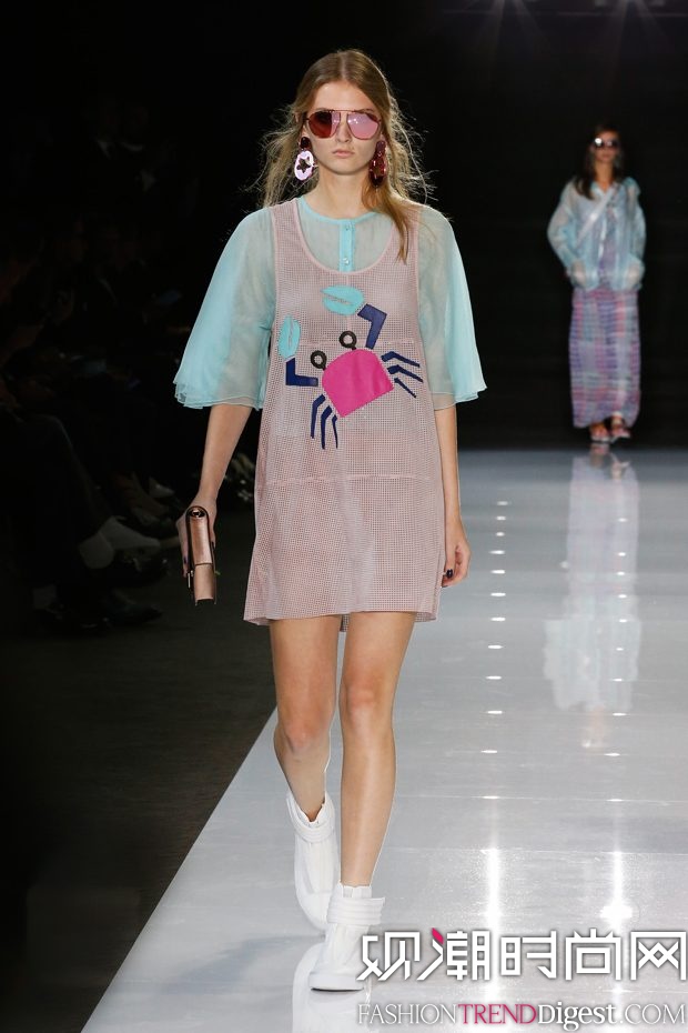Emporio Armani 2018ϵDƬ