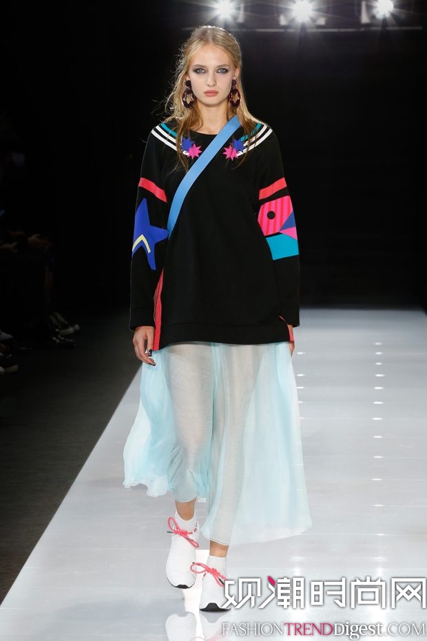 Emporio Armani 2018ϵDƬ
