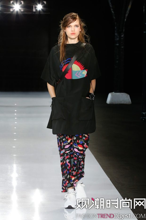 Emporio Armani 2018ϵDƬ