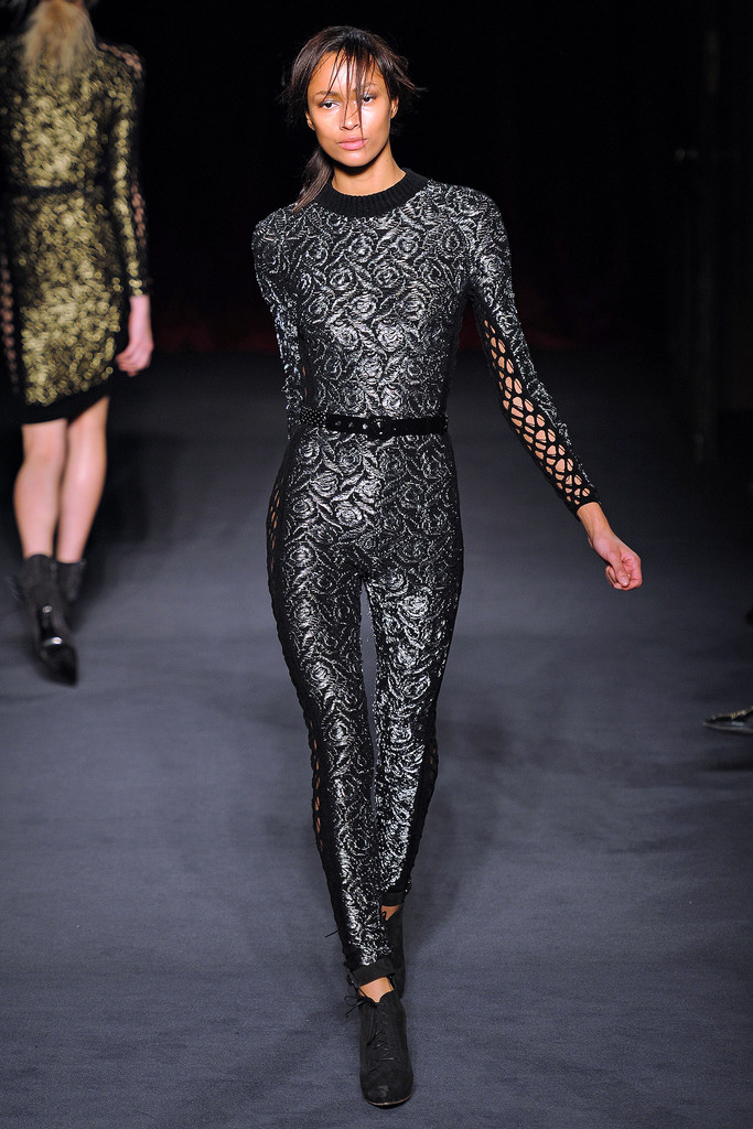 Julien Macdonald 2013ﶬŮװϵУ׶ʱװܣͼƬ