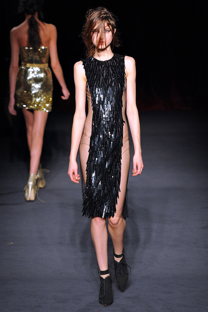 Julien Macdonald 2013ﶬŮװϵУ׶ʱװܣͼƬ