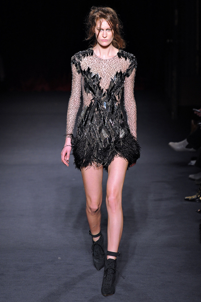 Julien Macdonald 2013ﶬŮװϵУ׶ʱװܣͼƬ