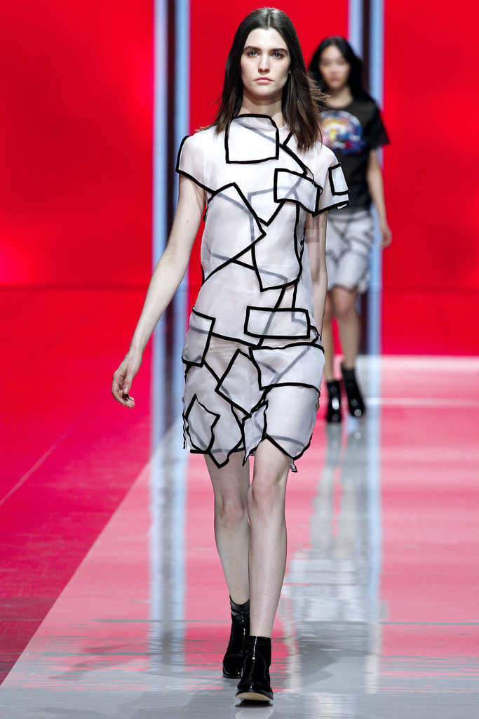 Christopher Kane 2013ﶬŮװϵУ׶ʱװܣͼƬ