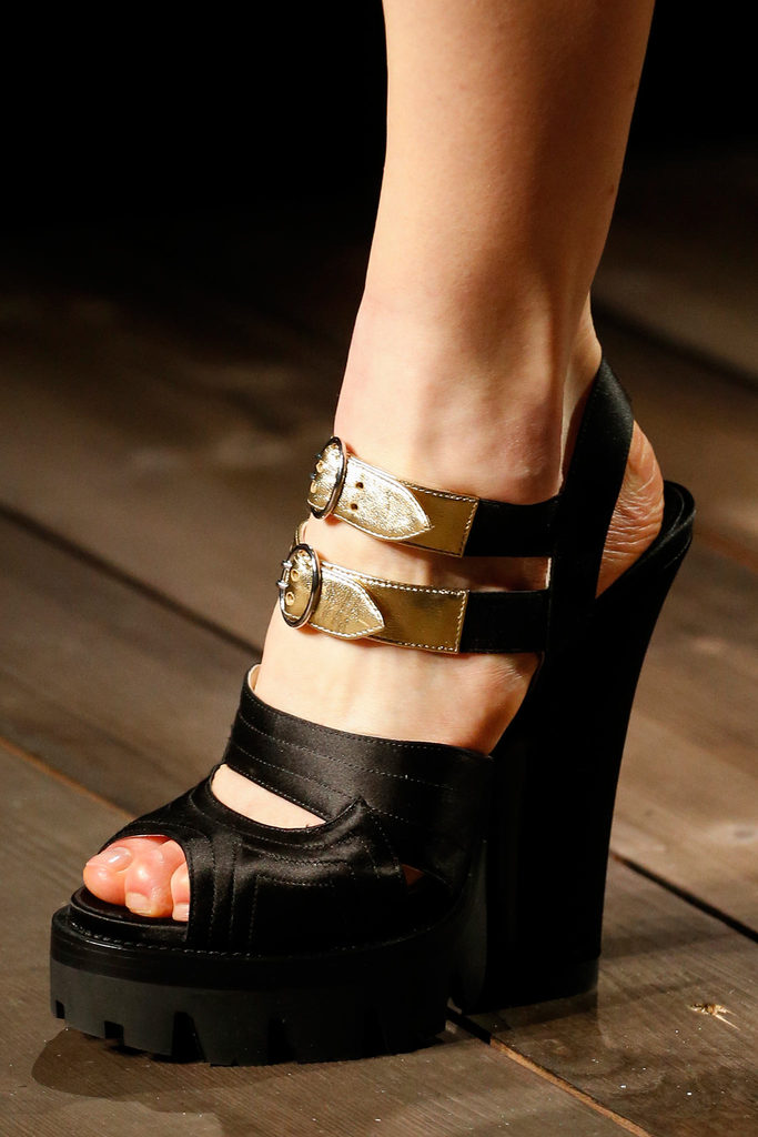 Prada 2013�ﶬŮװϵ�У�����ʱװ�ܣ�����ͼƬ