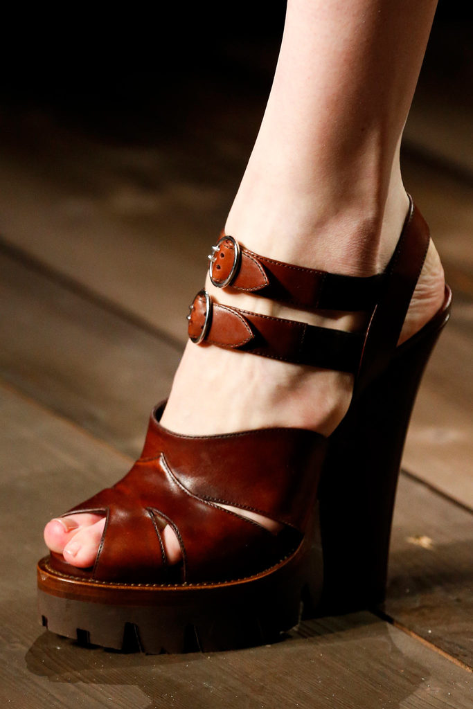 Prada 2013�ﶬŮװϵ�У�����ʱװ�ܣ�����ͼƬ