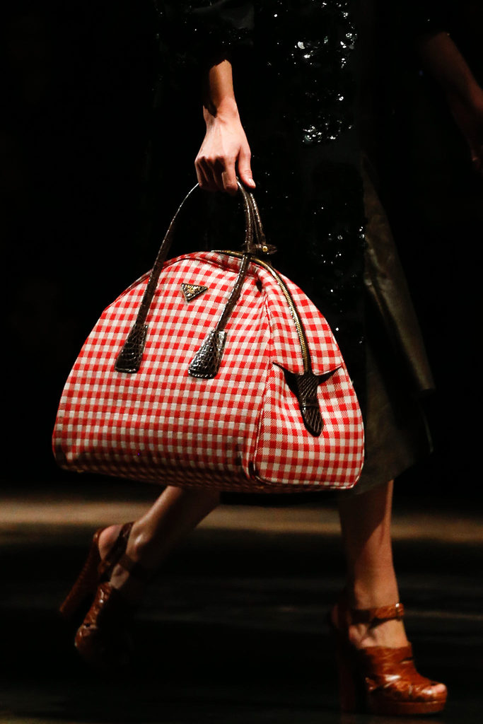 Prada 2013�ﶬŮװϵ�У�����ʱװ�ܣ�����ͼƬ