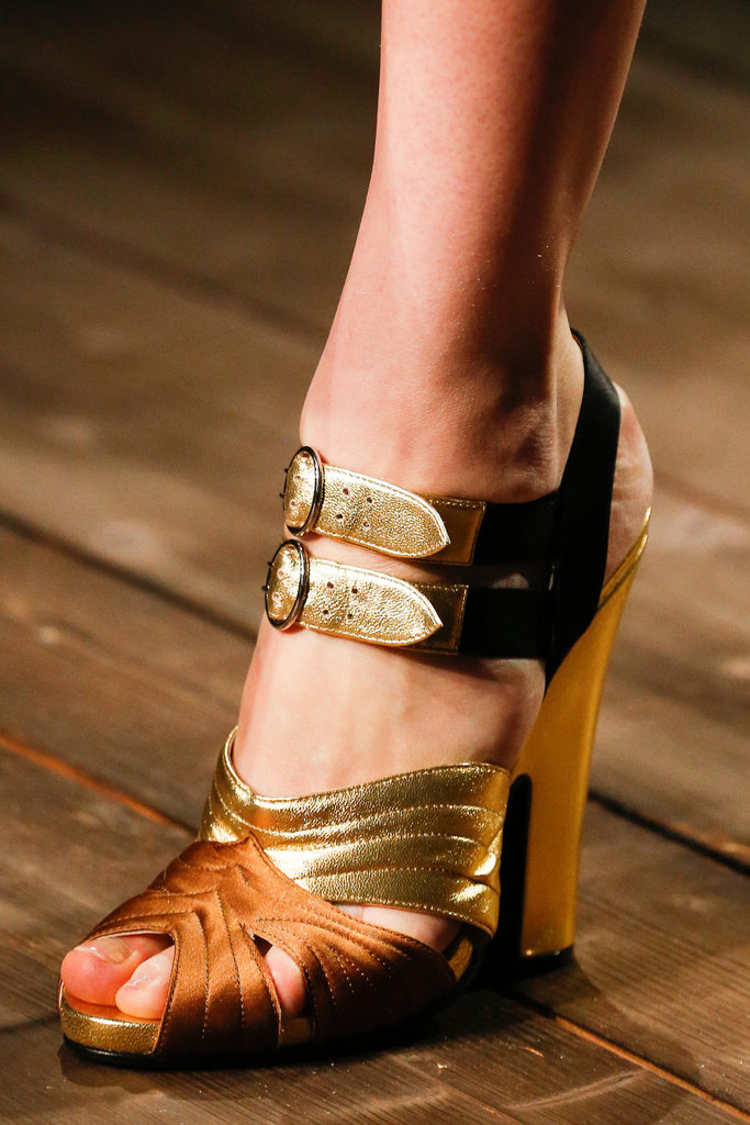 Prada 2013�ﶬŮװϵ�У�����ʱװ�ܣ�����ͼƬ