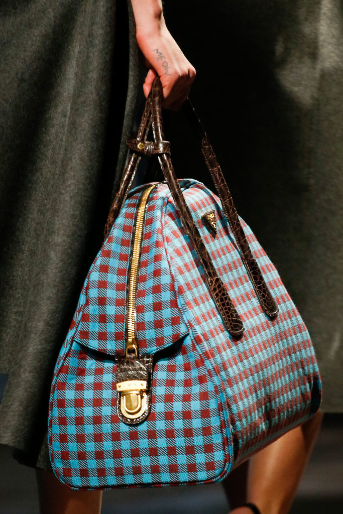 Prada 2013�ﶬŮװϵ�У�����ʱװ�ܣ�����ͼƬ