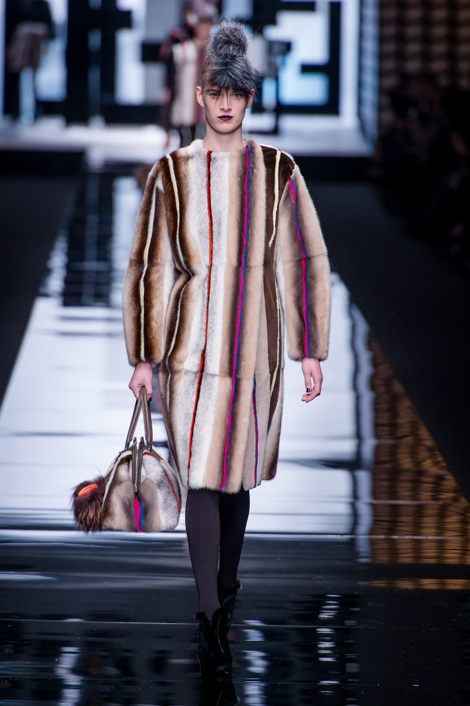 Fendi 2013ﶬŮװϵУʱװܣͼƬ