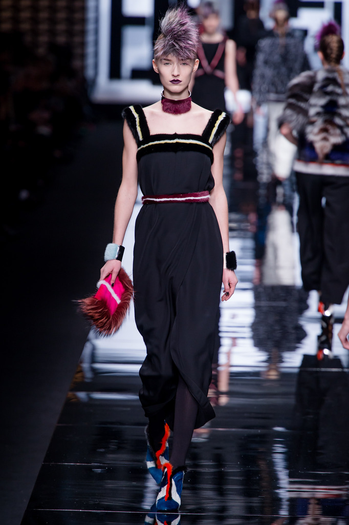 Fendi 2013ﶬŮbϵУmrbܣDƬ