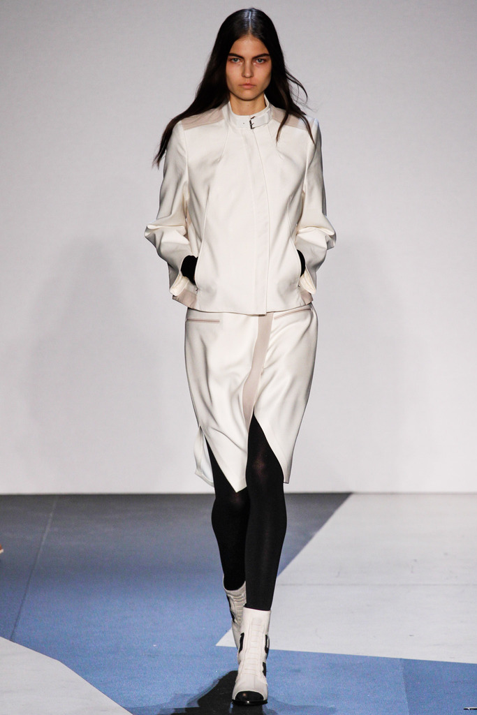 Helmut Lang 2013ﶬŮװϵУŦԼʱװܣͼƬ