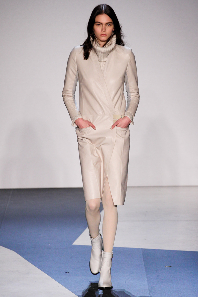 Helmut Lang 2013ﶬŮװϵУŦԼʱװܣͼƬ