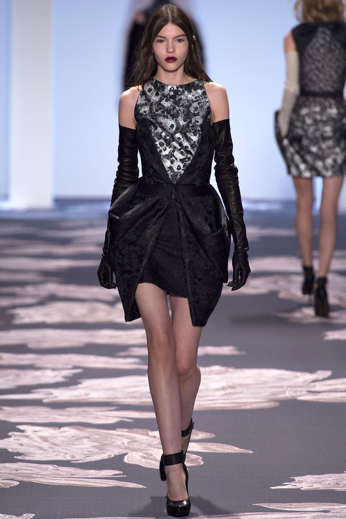 Vera Wang 2013ﶬŮװϵУŦԼʱװܣͼƬ