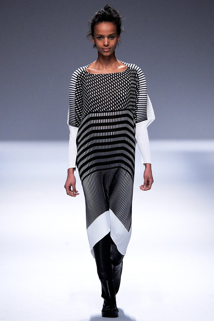 Issey Miyake 2013ﶬŮװϵУʱװܣͼƬ