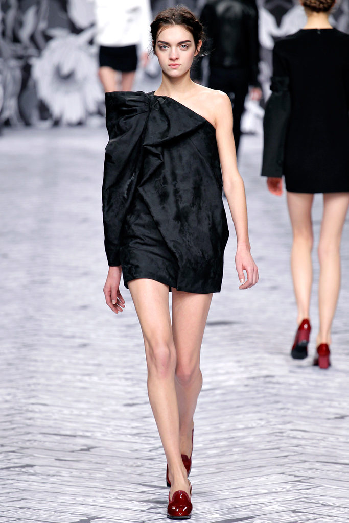 Viktor & Rolf 2013ﶬŮװϵУʱװܣͼƬ