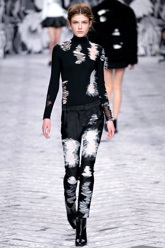 Viktor & Rolf 2013ﶬŮbϵУr(sh)bܣDƬ