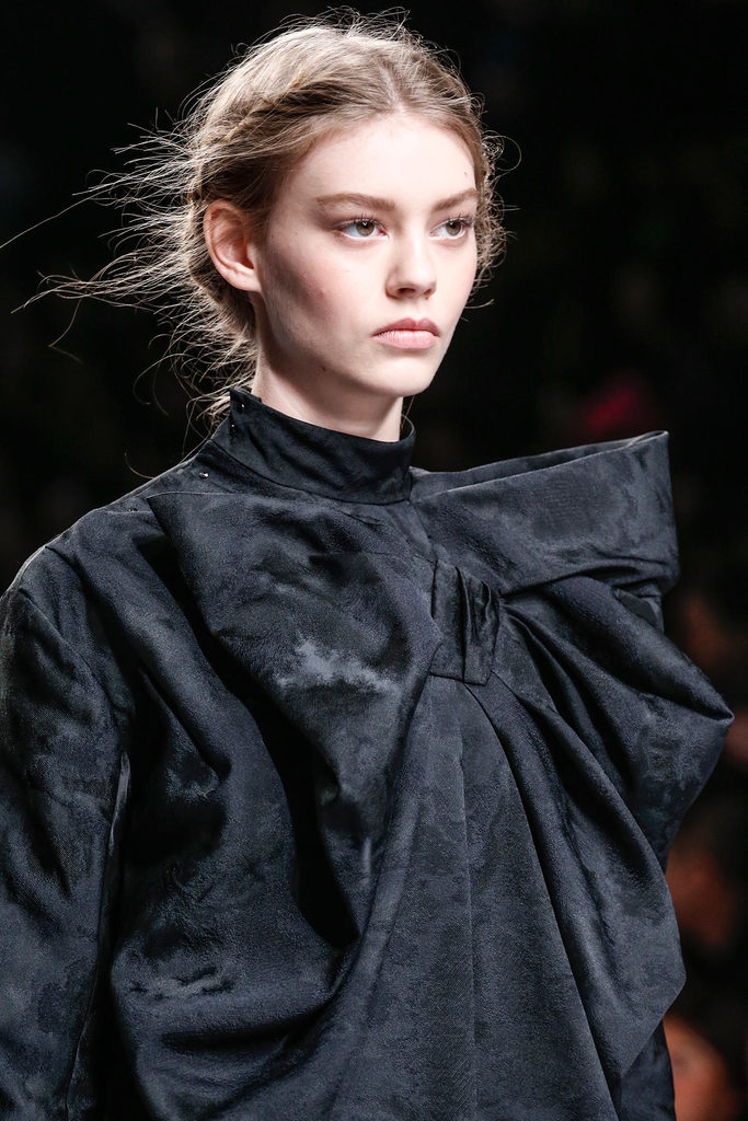 Viktor & Rolf 2013ﶬŮװϵУʱװܣͼƬ