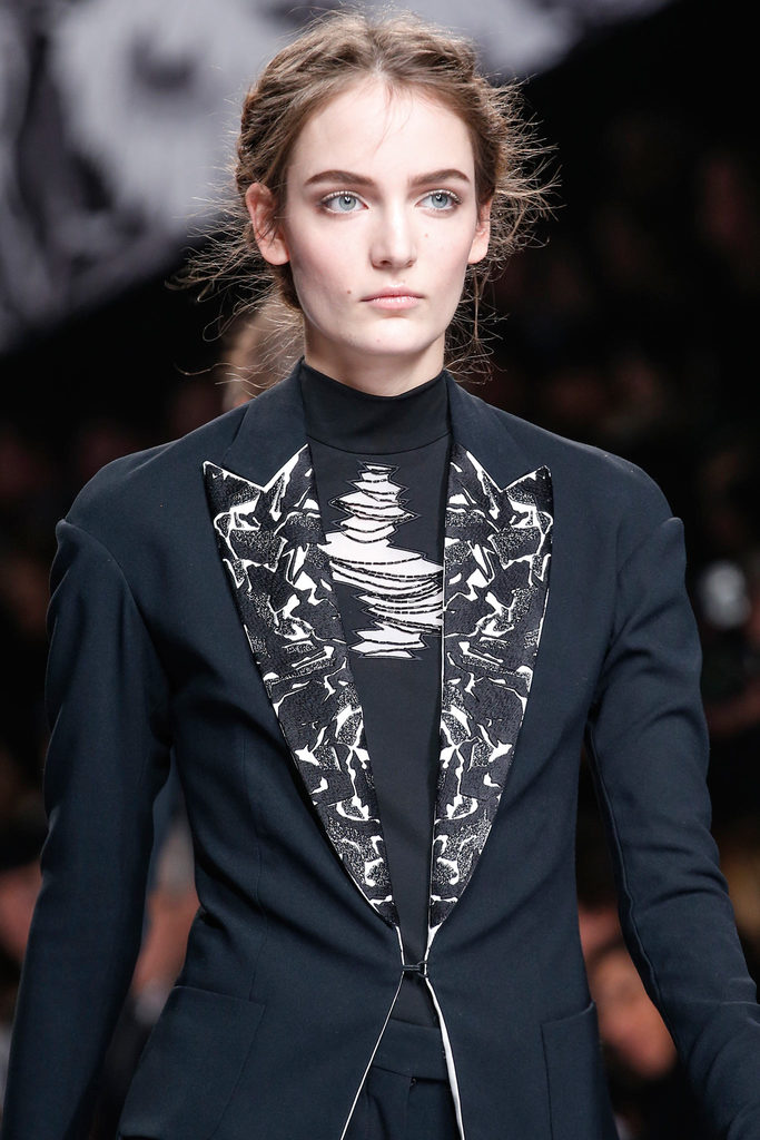 Viktor & Rolf 2013ﶬŮװϵУʱװܣͼƬ