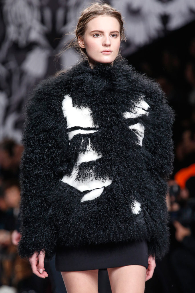 Viktor & Rolf 2013ﶬŮװϵУʱװܣͼƬ