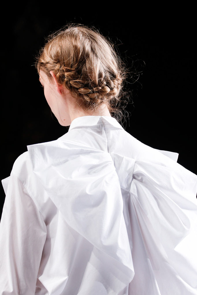 Viktor & Rolf 2013�ﶬŮװϵ�У�����ʱװ�ܣ�����ͼƬ