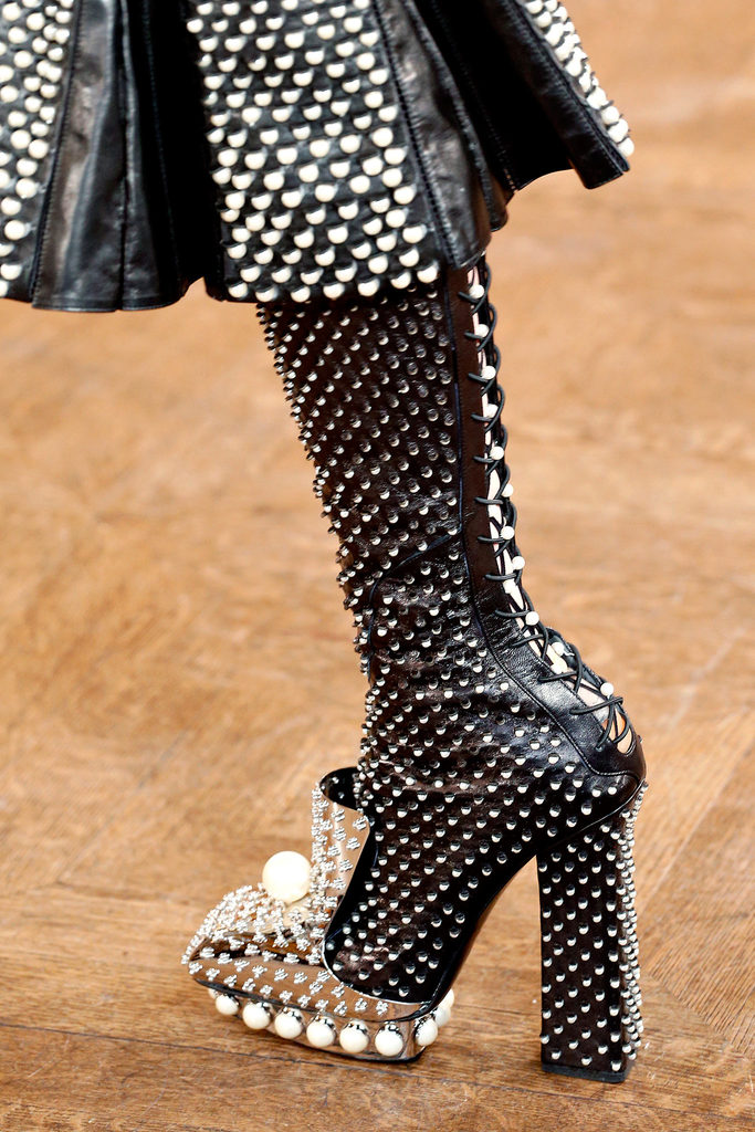 Alexander McQueen 2013ﶬŮbϵУrbܣDƬ