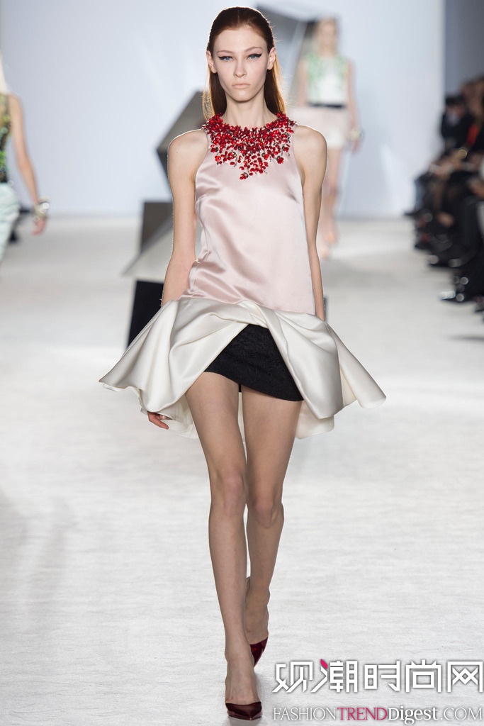 Giambattista Valli 2014İʱװܸ߶㳡ͼƬ