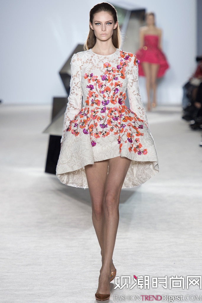 Giambattista Valli 2014İʱװܸ߶㳡ͼƬ